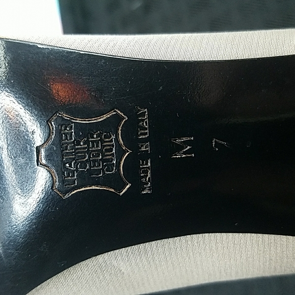 Yves Saint Laurent Beige Block Heels Leather Italy Made Size 7 Medium - Picture 8 of 9